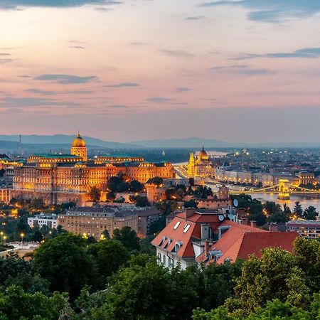 Apartment On Gellert Hill Downtown With Free Garage & Castle View Budapest Exterior foto