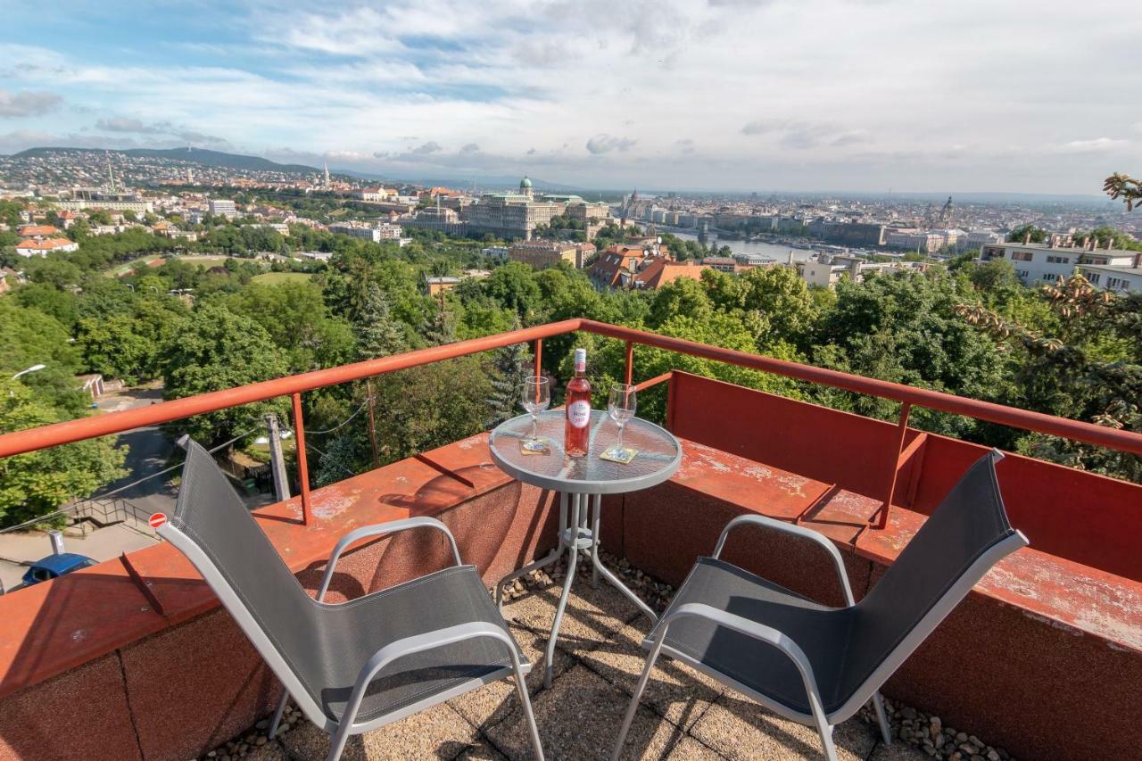 Apartment On Gellert Hill Downtown With Free Garage & Castle View Budapest Exterior foto