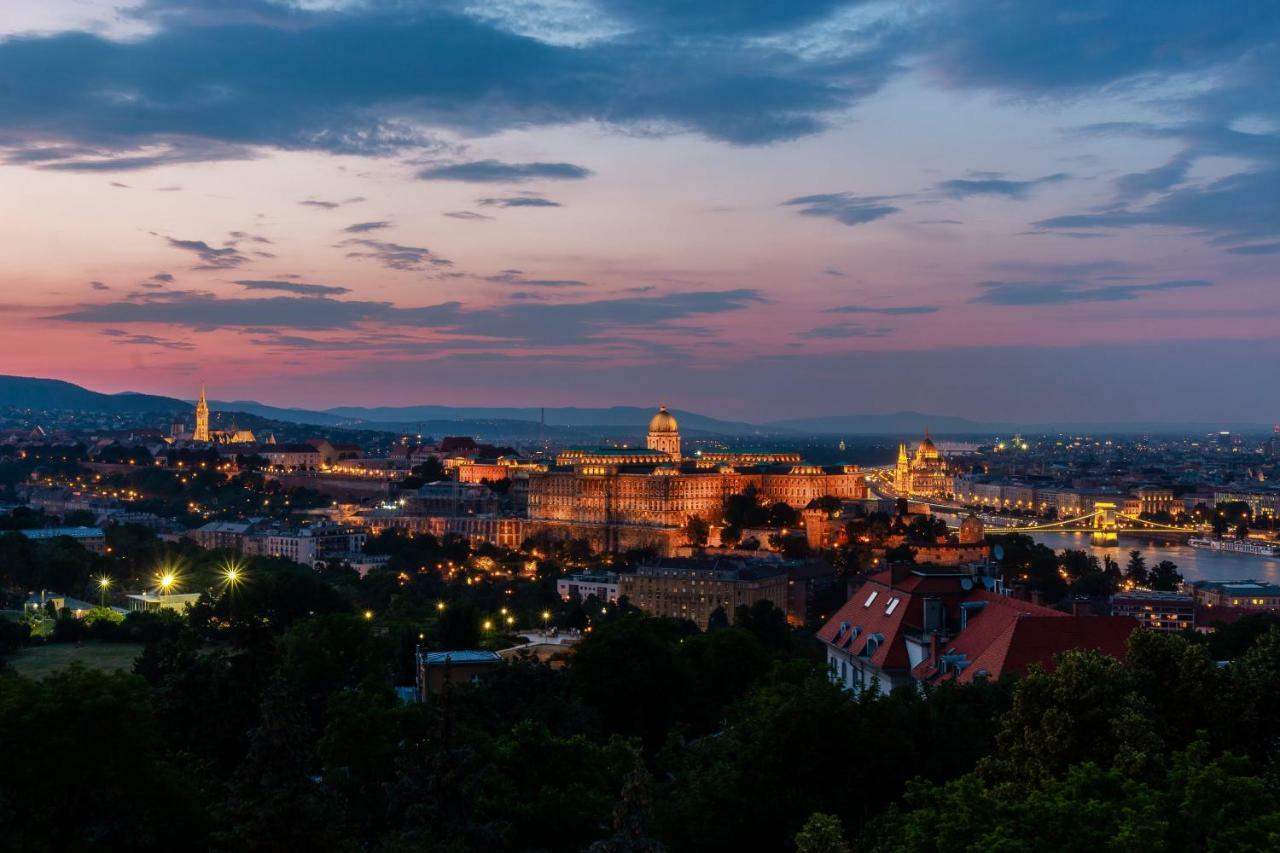 Apartment On Gellert Hill Downtown With Free Garage & Castle View Budapest Exterior foto